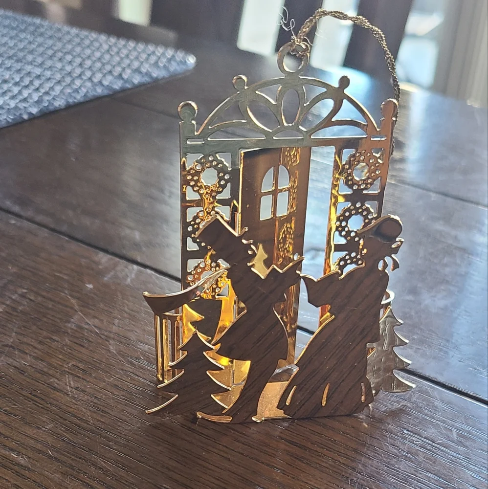 Danbury Mint 1984 Carolers 24k gold electroplated collectible ornament
